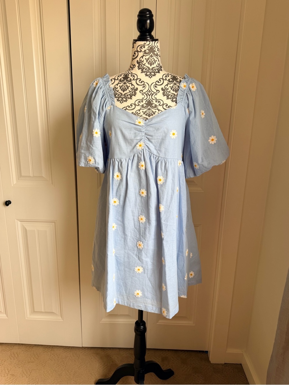 &Merci Daisy Embroidered Baby Doll dress size L